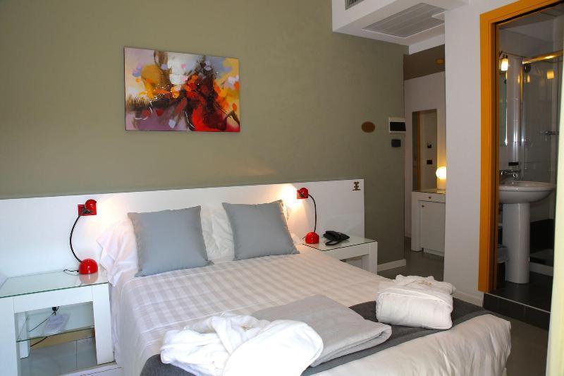 Monaco Suites Hotel Линьяно-Саббьядоро Экстерьер фото